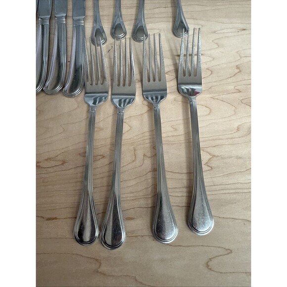 12 Piece Pfaltzgraff Silverware/Flatware Set 12 Unknown Pattern - Picture 4 of 4